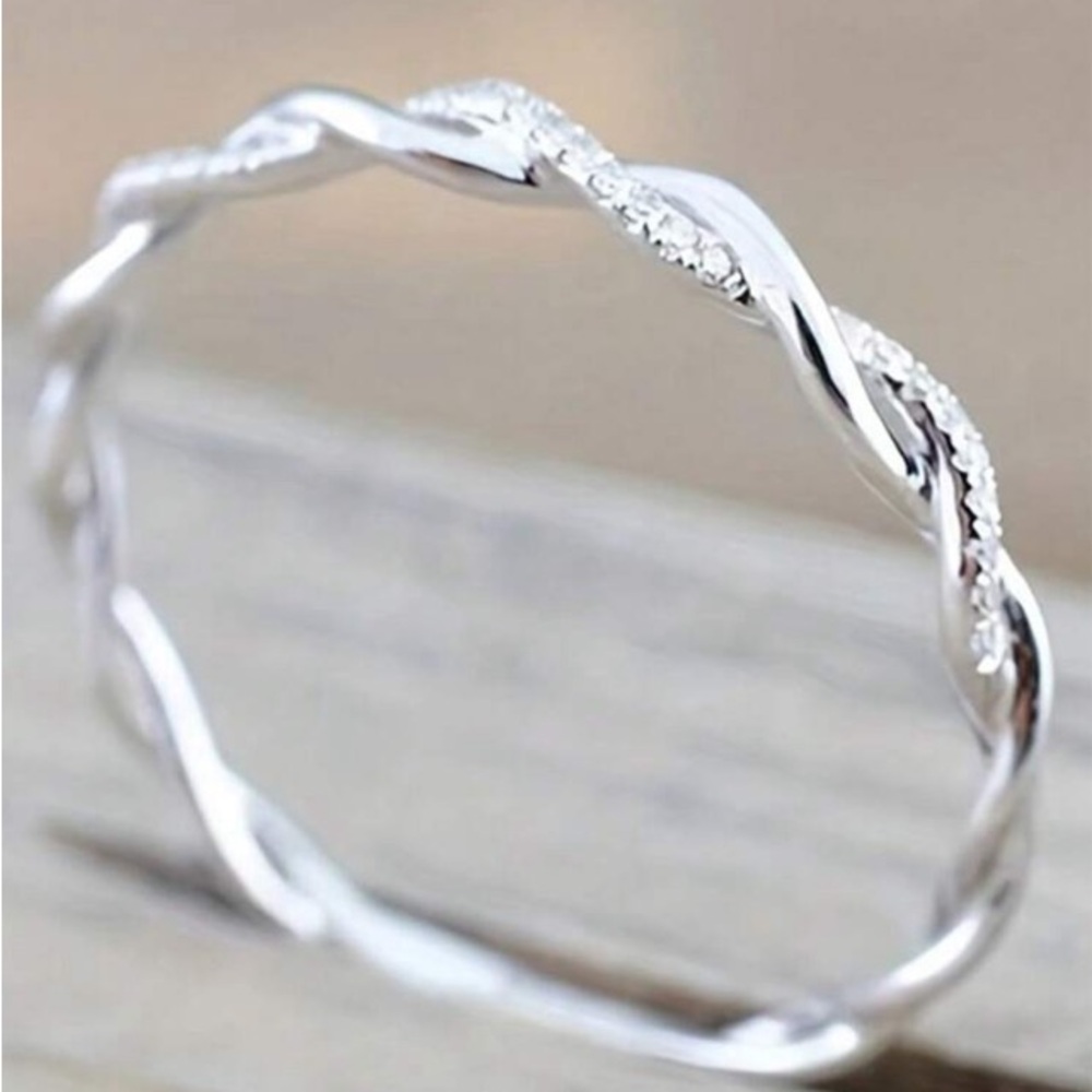 Ring- Size 7 Silver Cubic Zirconia  twist ring NWT - Picture 2 of 12